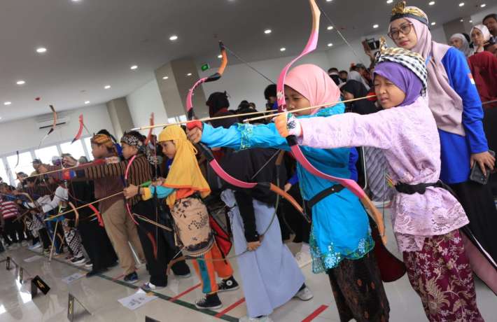 SMP Al Falah Darmo Gelar Gladen Ageng Panahan Tradisional 2024